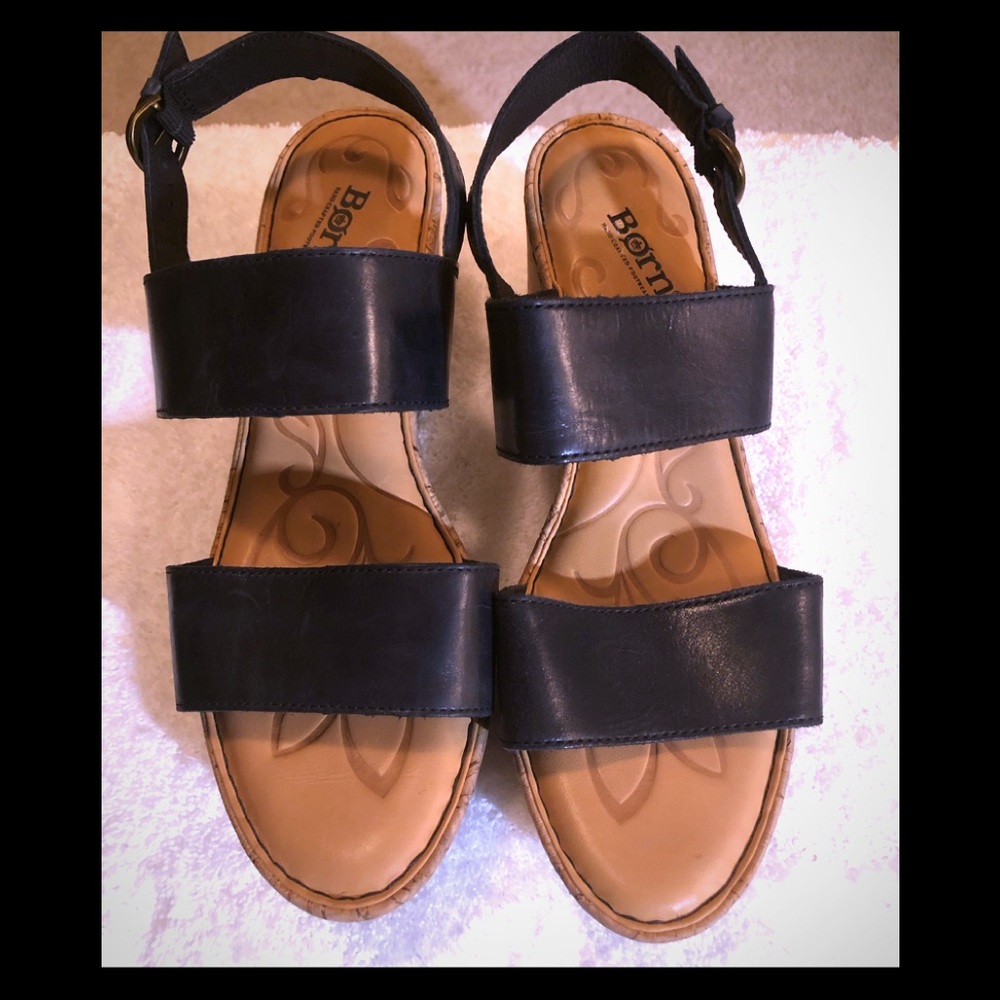 Born Mae Wedge in Black